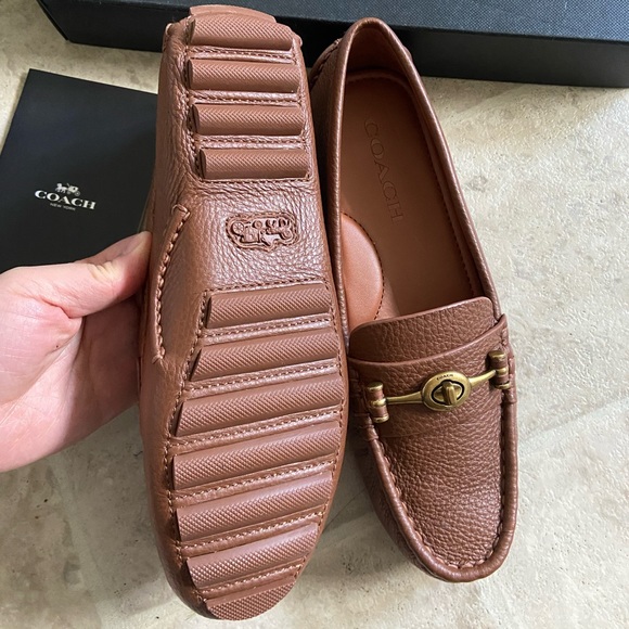 NIB-Coach Crosby Turnlock Driver,G2672 SADDLE,size 5.5, Very Soft & comfortable - Picture 11 of 16